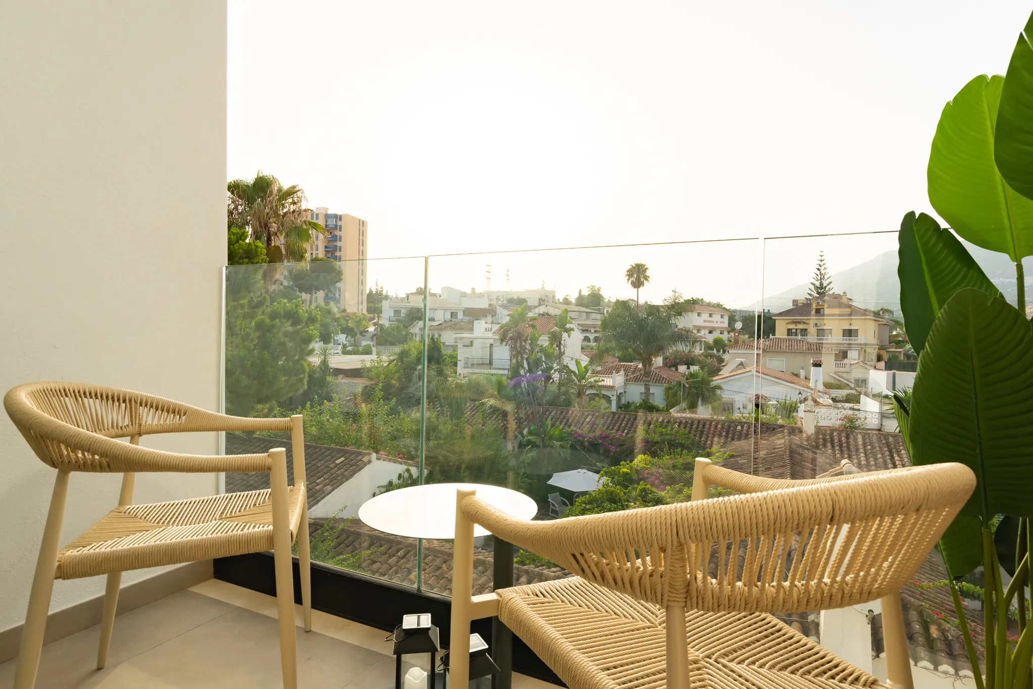 Terraza exterior de una vivienda Huone en la Costa del Sol