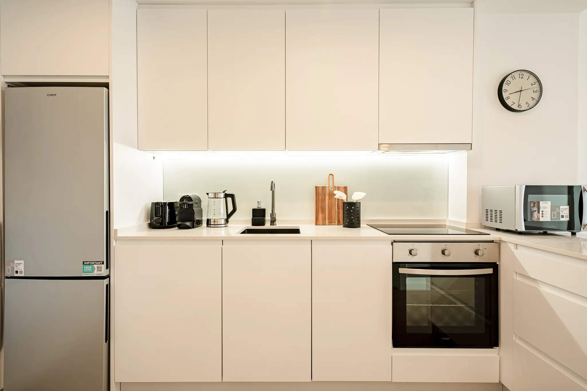 Cocina de un hogar Huone preparada para estancias de media duración